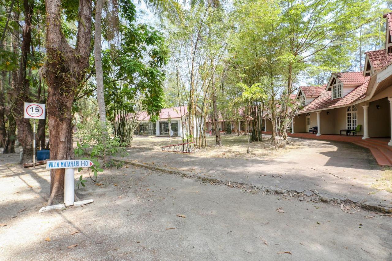 Kampong Ayer Terjun Pinang Villa Danialla Beach Resort מראה חיצוני תמונה