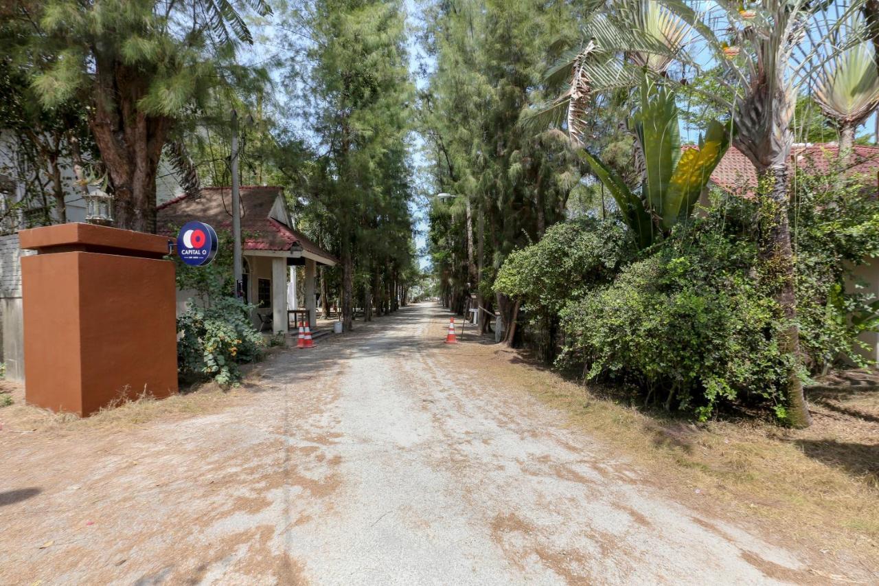 Kampong Ayer Terjun Pinang Villa Danialla Beach Resort מראה חיצוני תמונה