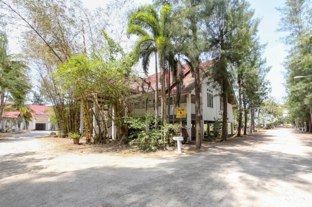 Kampong Ayer Terjun Pinang Villa Danialla Beach Resort מראה חיצוני תמונה